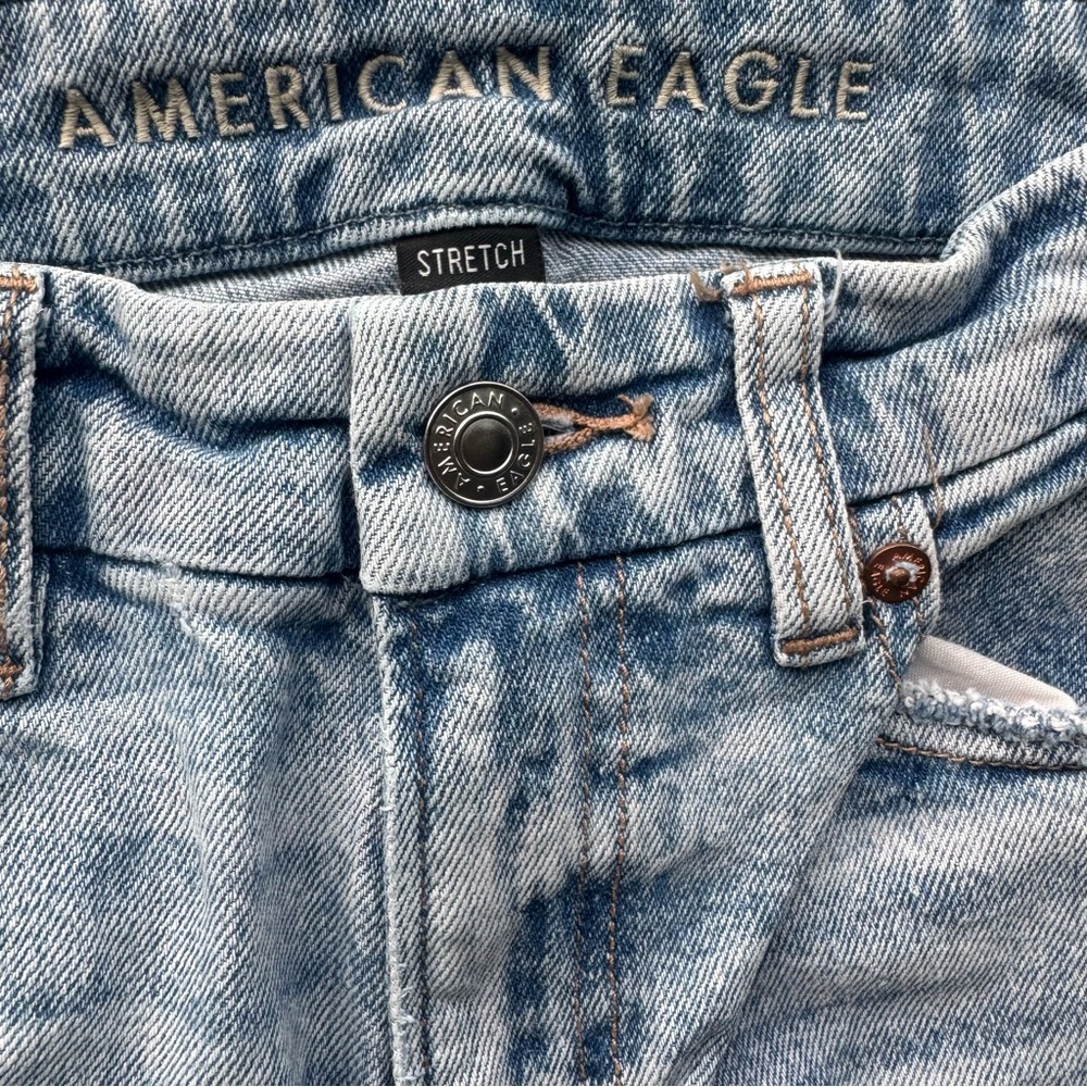 American Eagle Outfitters Light Blue Distressed Boyfriend Jeans